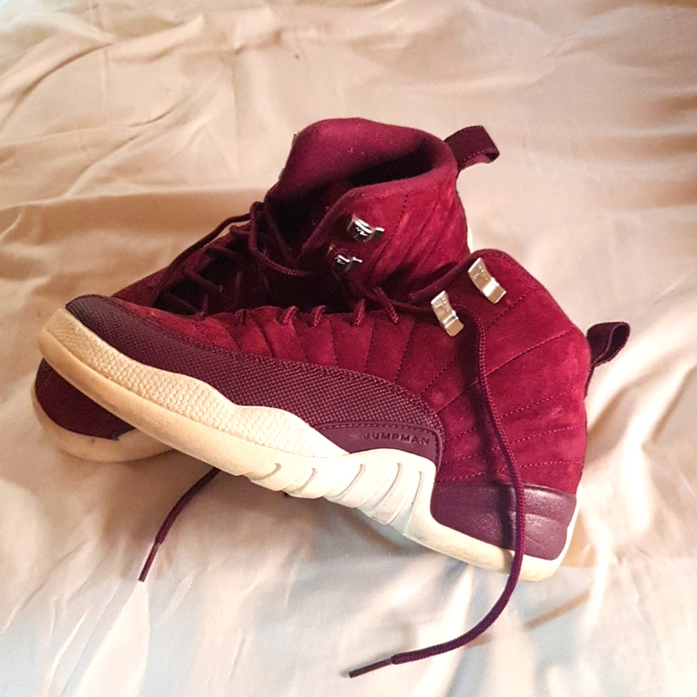 Jordan youth 12 burgundy, 6.5y
